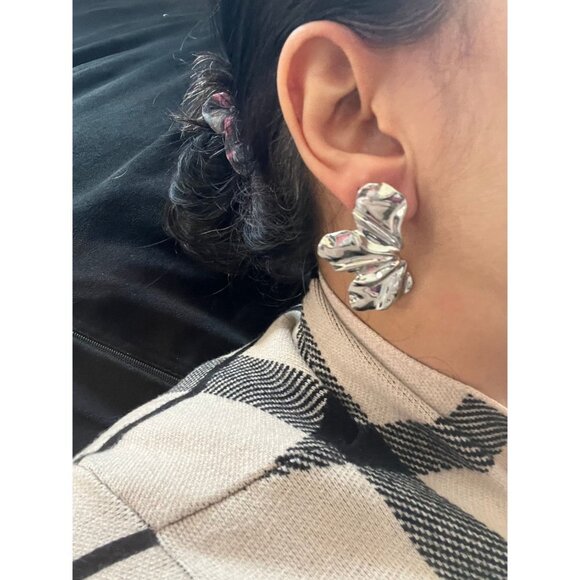 Big Silver stud earrings statement bold large petal chunky minimalist dainty - Picture 2 of 5